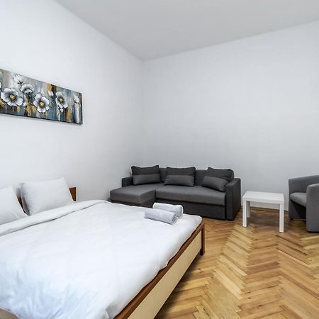 City Shalom Apartment Львов Экстерьер фото