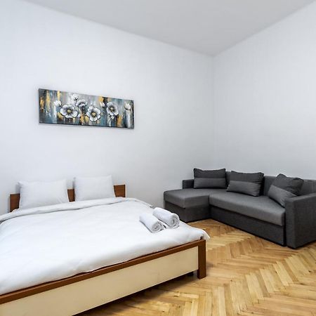 City Shalom Apartment Львов Экстерьер фото