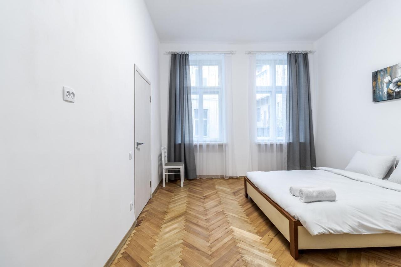 City Shalom Apartment Львов Экстерьер фото