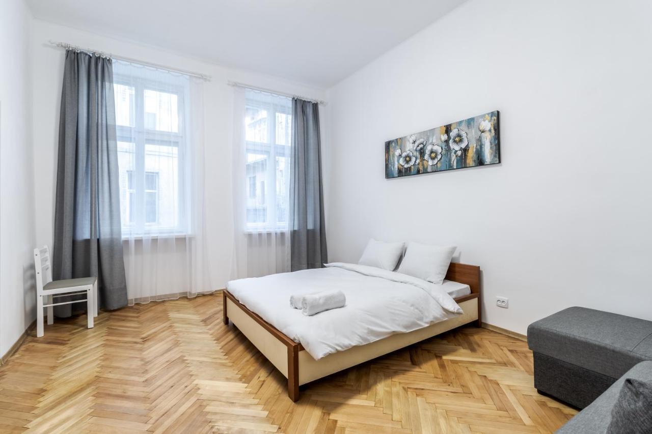 City Shalom Apartment Львов Экстерьер фото